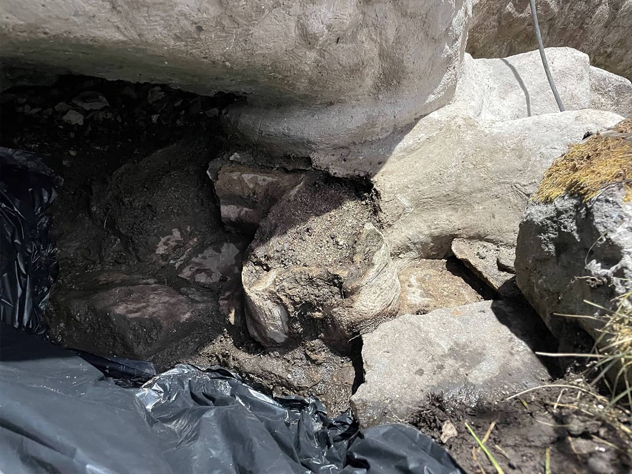 Zerstörte Kralle eines Drachenfußes 