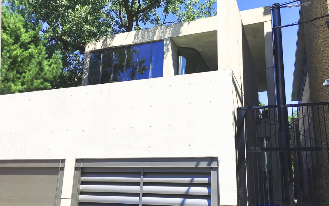 Minimalistische Eleganz und innovative Verwendung von Beton für eine Villa in Chicago